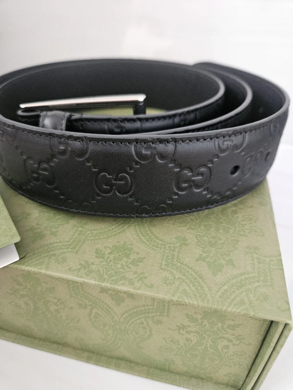 Gucci Signature Mens Belt With Embossed GG Logo Leather Size 115 US Mens 42 NWT